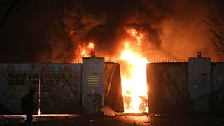 Governo norte-irlandês reúne-se após sete dias de violência