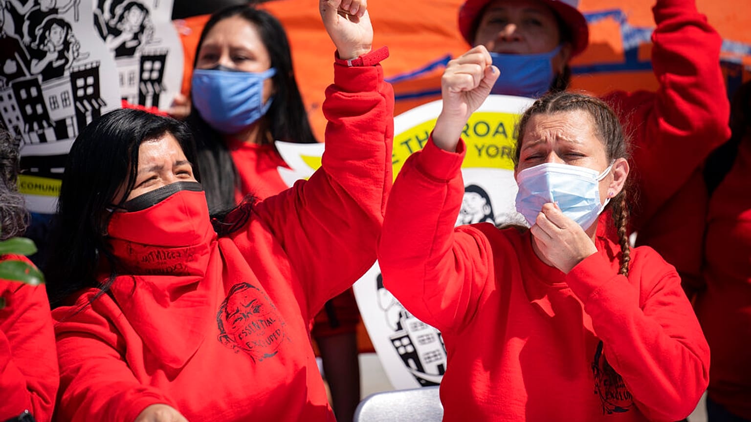 Un grupo de trabajadores excluidos durante la concentración del miércoles en Nueva York