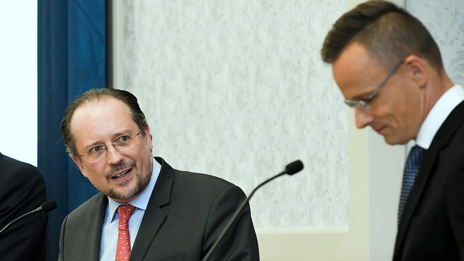 Alexander Schallenberg osztrák és Szijjártó Péter magyar külügyminiszter 2020. július 14-��n egy budapesti sajtótjákoztatón
