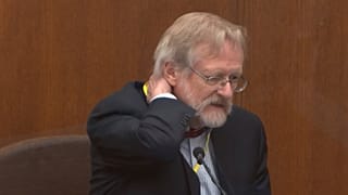 George Floyd morreu de asfixia, confirma especialista em tribunal