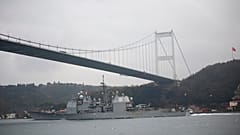 İstanbul Boğazından geçen bir ABD zırhlısı (arşiv)