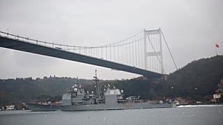 İstanbul Boğazından geçen bir ABD zırhlısı (arşiv)