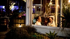 Una pareja cenaba la semana pasada sin restricciones en un restaurante gibraltareño