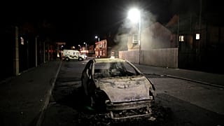 74 polícias feridos em novos confrontos na Irlanda do Norte
