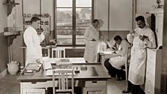 A Magyar Királyi Erzsébet Tudományegyetem Klinikájának orvosi szobája (ma Pécsi Tudományegyetem Klinikai Központ)