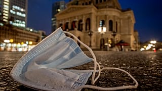 Cuando la pandemia calló el 'bel canto' los cantantes de ópera tomaron la calle de Berlín