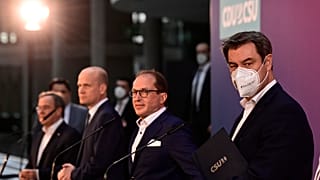 Tout à gauche, Armin Laschet et à droite, Markus Soeder