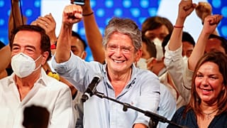 Desde su ciudad, Guayaquil, Guillermo Lasso de 65 años agradeció a sus votantes y nombró uno a uno a todos los integrantes de su equipo de campaña. 
