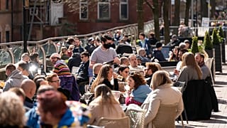 Lockerungen in England: Die Außenbereiche der Gastronomie waren heute gut besucht.