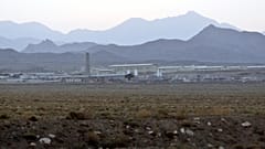 İran'ın İsfahan kentindeki Natanaz nükleer tesisinin dışarıdan görünümü (arşiv) 