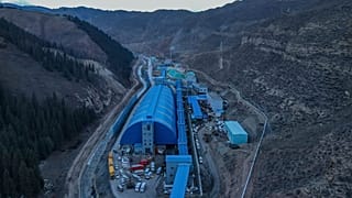 کارخانه پوشاک برندهای غربی در چین 