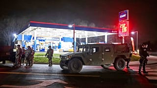 La garde nationale à Minneapolis, alors que des manifestants dénoncent la mort de Daunte Wright, le 12 avril, USA