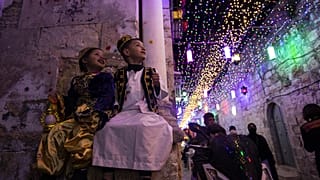 Kudüs'te, Mescid-i Aksa'ya çıkan Eski Kudüs bölgesindeki bazı sokaklar ve evlerin kapıları, ramazan ayının gelişiyle birlikte ışıklarla süslendi.
