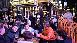 Un pub en el barrio de Soho, en Londres, Inglaterra, el 12 de abril de 2021.