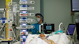 Intensivstation im Krankenhaus Papst Johannes XXIII. in Bergamo, Italien.