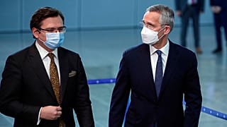 Ukrayna Dışişleri Bakanı Dmitro Kuleba, Brüksel'de NATO karargahını ziyaret ederek NATO Genel Sekreteri Stoltenberg ile görüştü