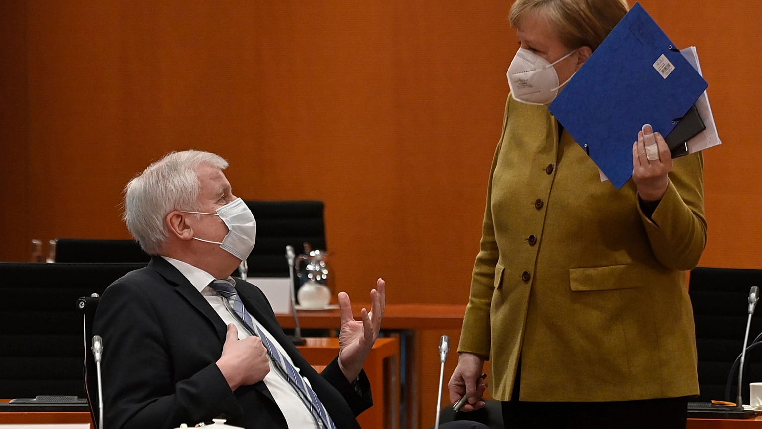 Angela Merkel et le ministre de l'Intérieur Horst Seehofer, le 13 avril 2021, Berlin