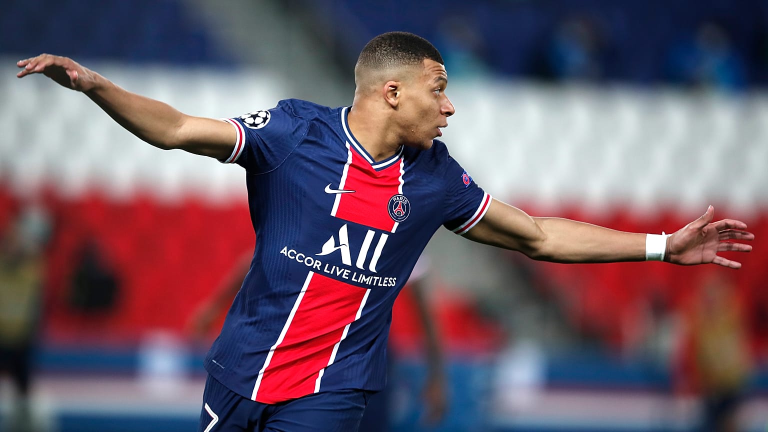 لاعب باريس سان جرمان الفرنسي إمبابي 