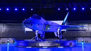 إطلاق النموذج الأولي للطائرة المقاتلة الكورية الجنوبية KF-X