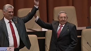 Raúl Castro junto al presidente de Cuba Miguel Díaz-Canel