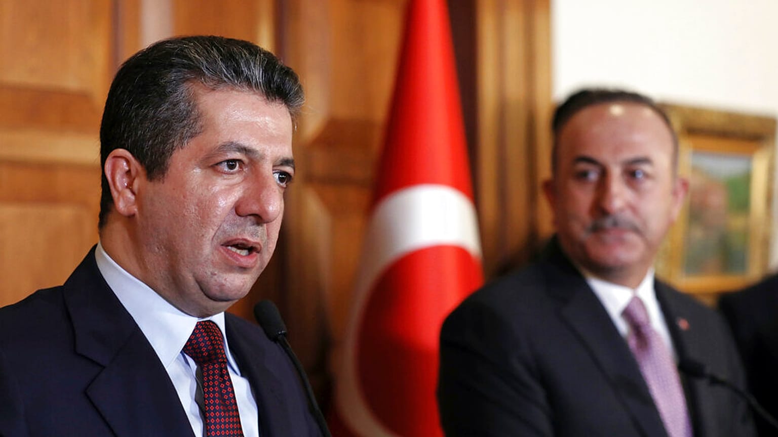 Irak Kürt Bölgesel Yönetimi (IKBY) Başbakanı Mesrur Barzani (solda), Türkiye Dışişleri Bakanı Mevlüt Çavuşoğlu (sağda) 