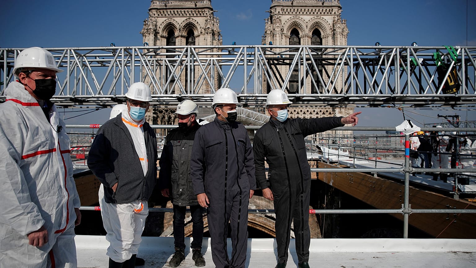 Präsident Macron besichtigt Baustelle