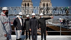 Präsident Macron besichtigt Baustelle
