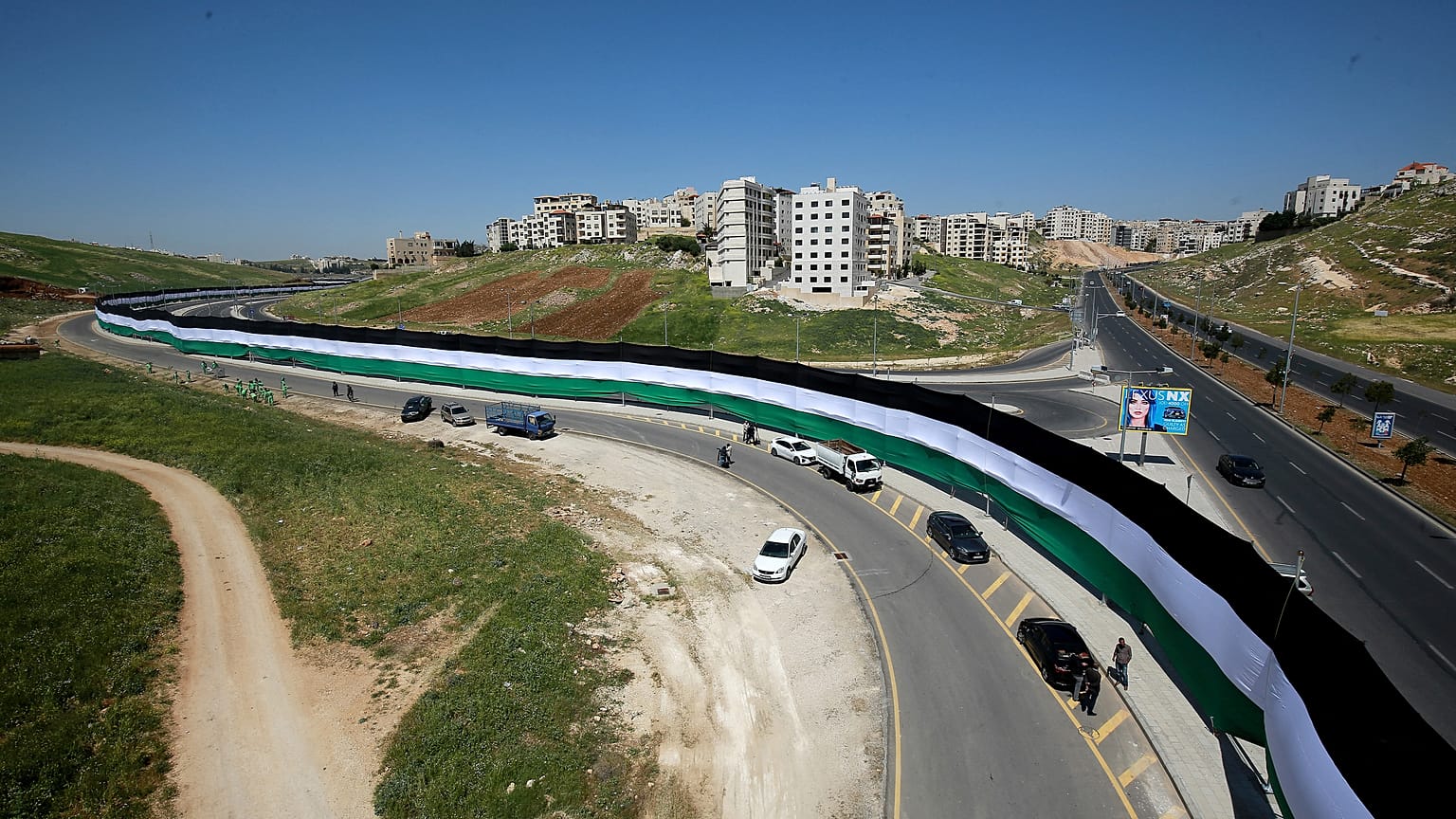 الأردن يسعى لدخول "غينيس" بـ"أطول علم في العالم" احتفالا بمئوية تأسيسه
