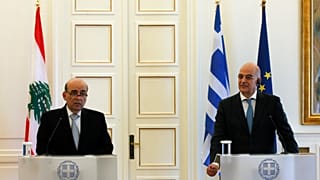 Ο υπουργός Εξωτερικών του Λιβάνου, Charbel Wehbe μιλά δίπλα στον υπουργό Εξωτερικών της Ελλάδας Νίκο Δένδια