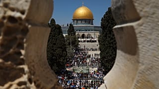 صلاة حاشدة في المسجد الأقصى في أول جمعة من رمضان منذ انتشار كوفيد