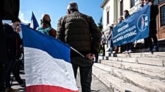 Albertville'deki dini özel okul projesine karşı aşırı sağcılardan protesto