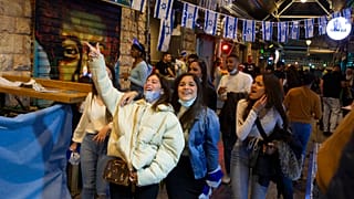 Ambiance festive à Jérusalem pour la fête de l'indépendance, le 14 avril 2021, Israël