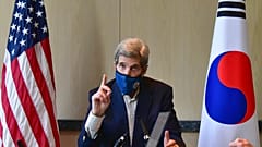 John Kerry durante una reunión en Seúl