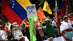 Protesta para pedir una mejor distribución de las vacunas en Venzuela