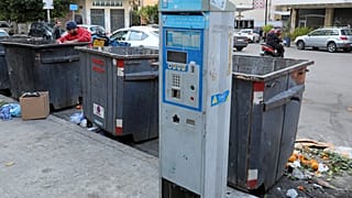 عداد مكسور في موقف سيارات في بيروت في وقت فقدت العملة المحلة أكثر من 85 في المائة من قمتها. 2021/03/31