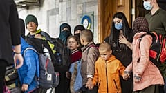 سلمت السلطات الكردية في شمال شرق سوريا في 18 نيسان / أبريل  34 طفلاً يتيماً لوفد روسي لإعادتهم إلى بلادهم