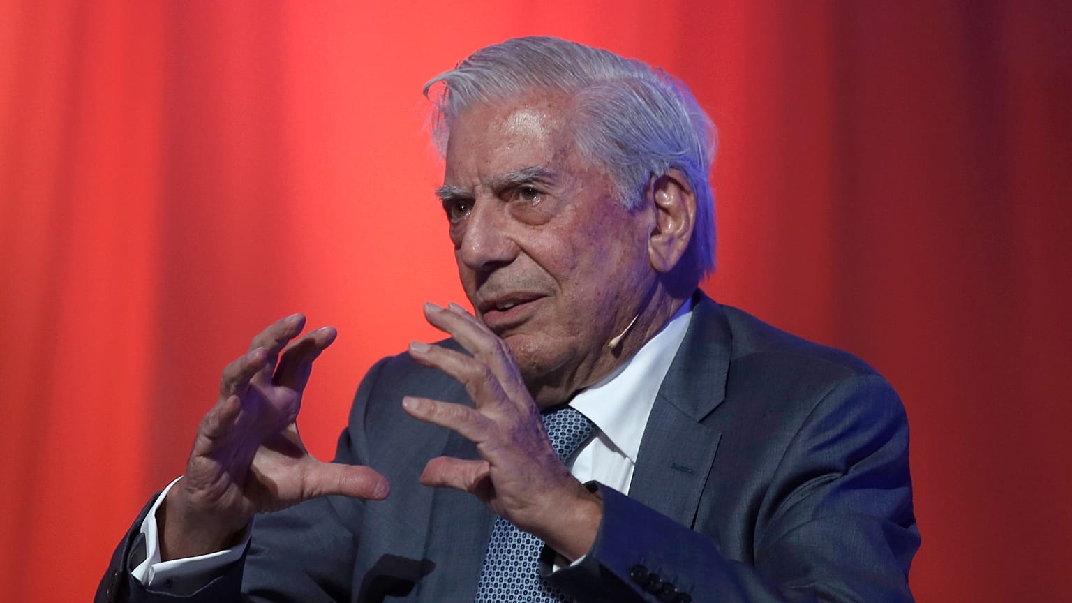 El escritor peruano y premio Nobel de Literatura, Mario Vargas Llosa.
