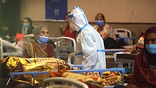 Hindistan'ın başkenti Yeni Delhi'de Covid-19 tedavisi gören hastalar 