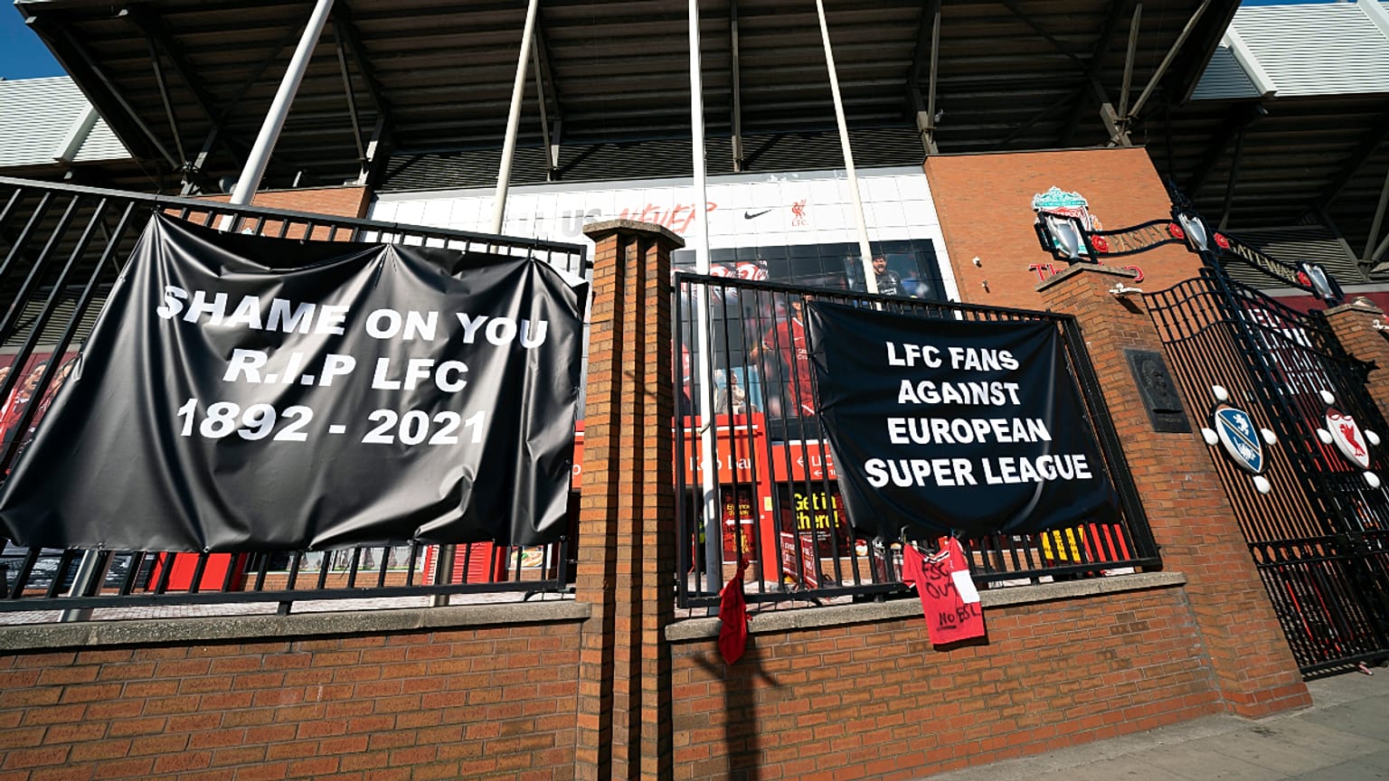 O Liverpool é um dos 12 fundadores, mas os adeptos não estão contentes