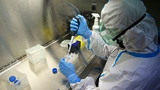 Japon araştırmacılar Covid-19'u 5 dakikada saptayabilen test metodu buldu