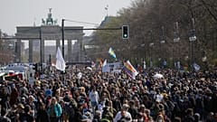 Archivbild, Proteste gegen Corona-Politik in Berlin, am 21. April 2021.
