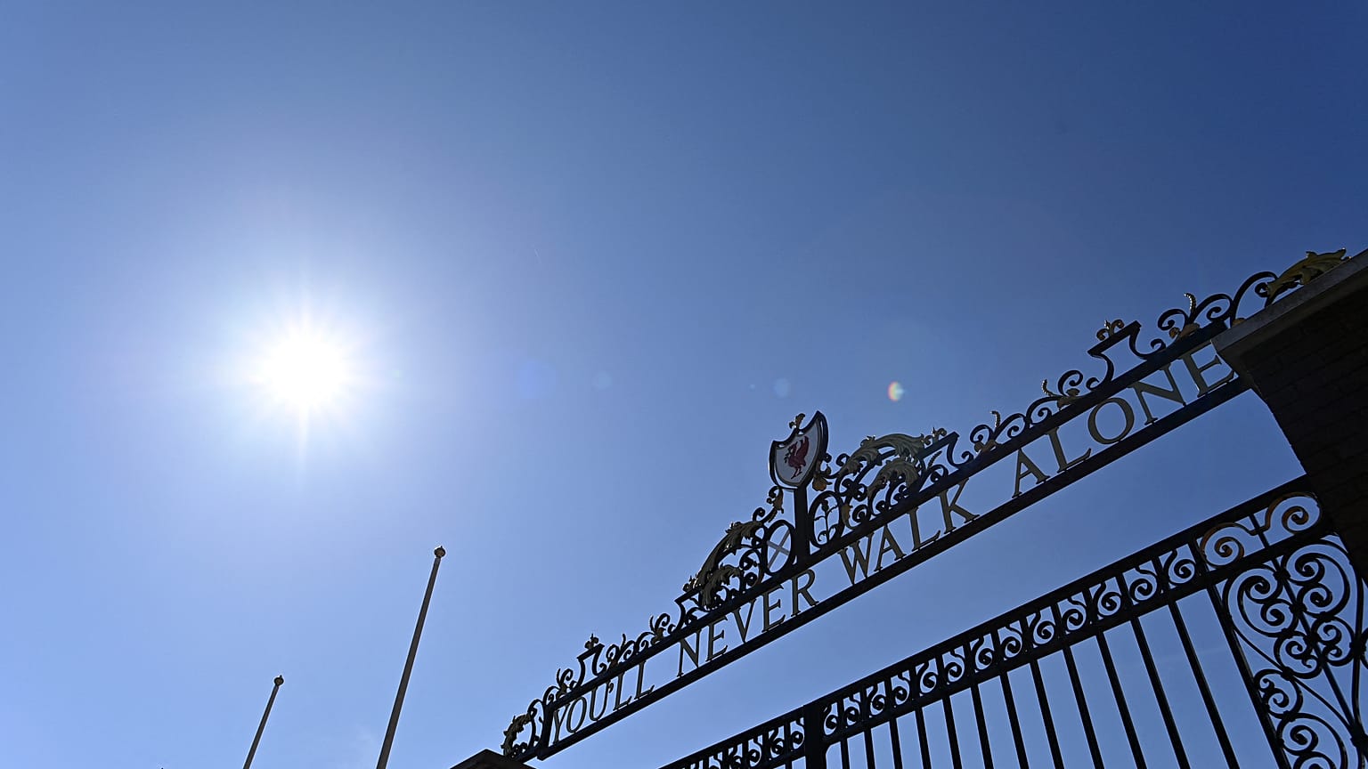 Schriftzug am Liverpooler Stadion