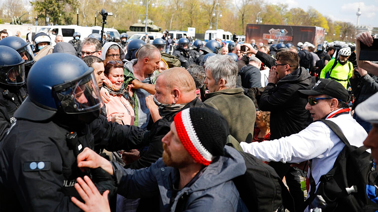 Police clash with protesters in Berlin ahead of the German parliament's vote on proposed changes to the Infection Protection Act