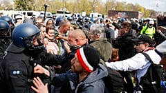Police clash with protesters in Berlin ahead of the German parliament's vote on proposed changes to the Infection Protection Act