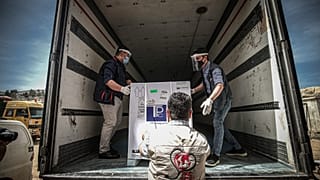 Covid-19 aşılarının ilk partisi İdlib'e ulaştı 
