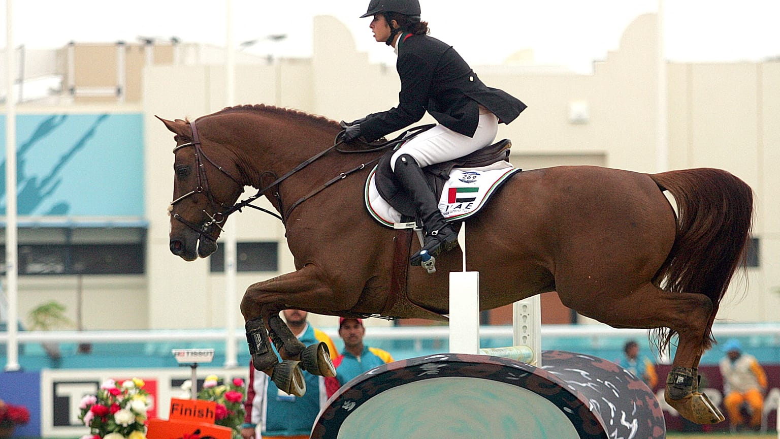 الإماراتية الشيخة لطيفة آل مكتوم خلال مسابقى لركوب الخيل في الدوحة ـ قطر. 2006/12/11