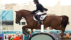 الإماراتية الشيخة لطيفة آل مكتوم خلال مسابقى لركوب الخيل في الدوحة ـ قطر. 2006/12/11