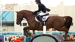 الإماراتية الشيخة لطيفة آل مكتوم خلال مسابقى لركوب الخيل في الدوحة ـ قطر. 2006/12/11