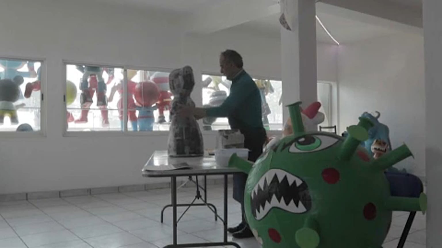 El taller de piñatas de Víctor