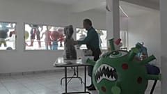 El taller de piñatas de Víctor